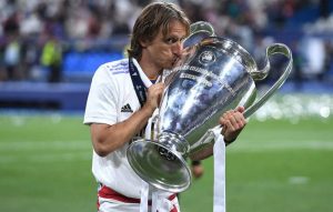 How much is Luka Modric’s weekly salary and total earnings