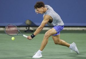 What impact does his relationship have on his tennis career