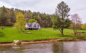 Riverbank Retreat, Coquet River