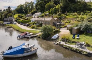 Riverbank Retreat, Fowey